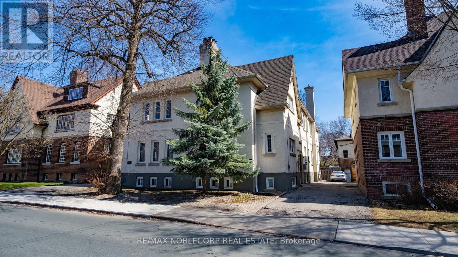 809-811 Duplex Avenue, Toronto (Lawrence Park South), Ontario  M4R 1W6 - Photo 2 - C12390018