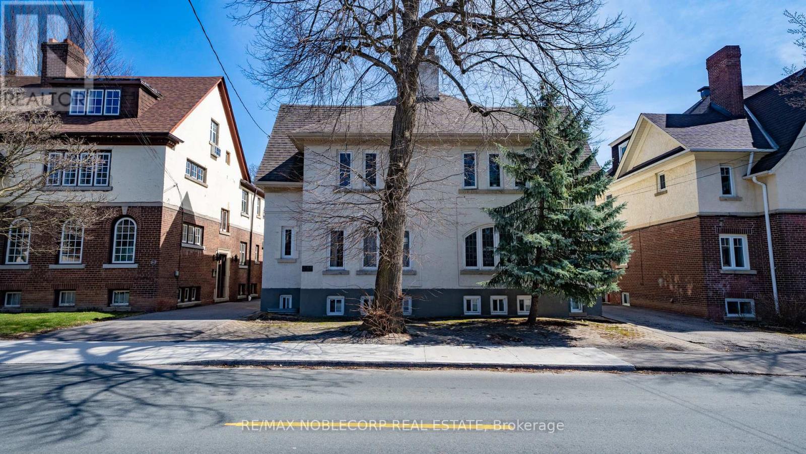 809-811 Duplex Avenue, Toronto (Lawrence Park South), Ontario  M4R 1W6 - Photo 3 - C12390018