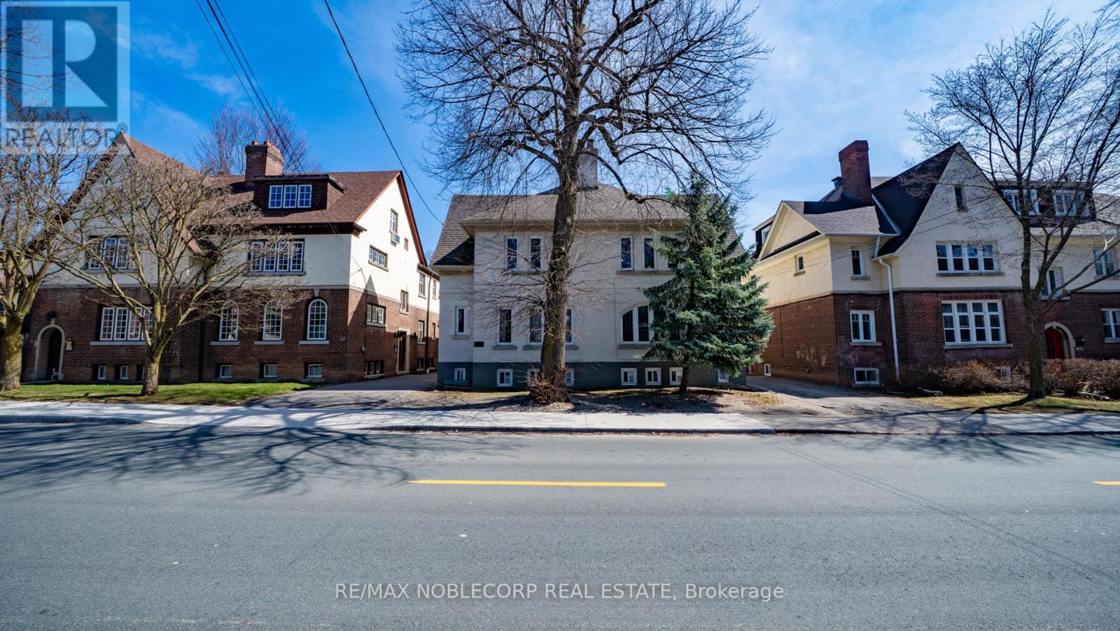 809-811 Duplex Avenue, Toronto (Lawrence Park South), Ontario  M4R 1W6 - Photo 4 - C12390018