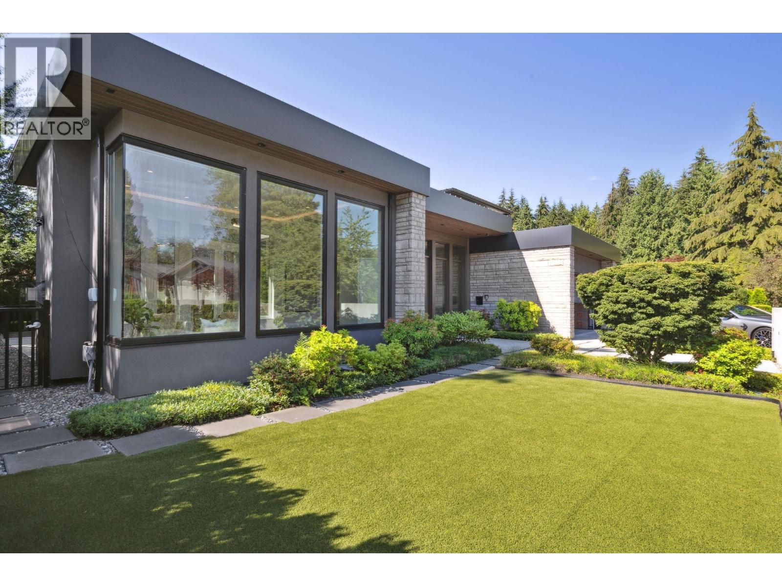 983 Tudor Avenue, North Vancouver, British Columbia  V7R 1X6 - Photo 3 - R3044904