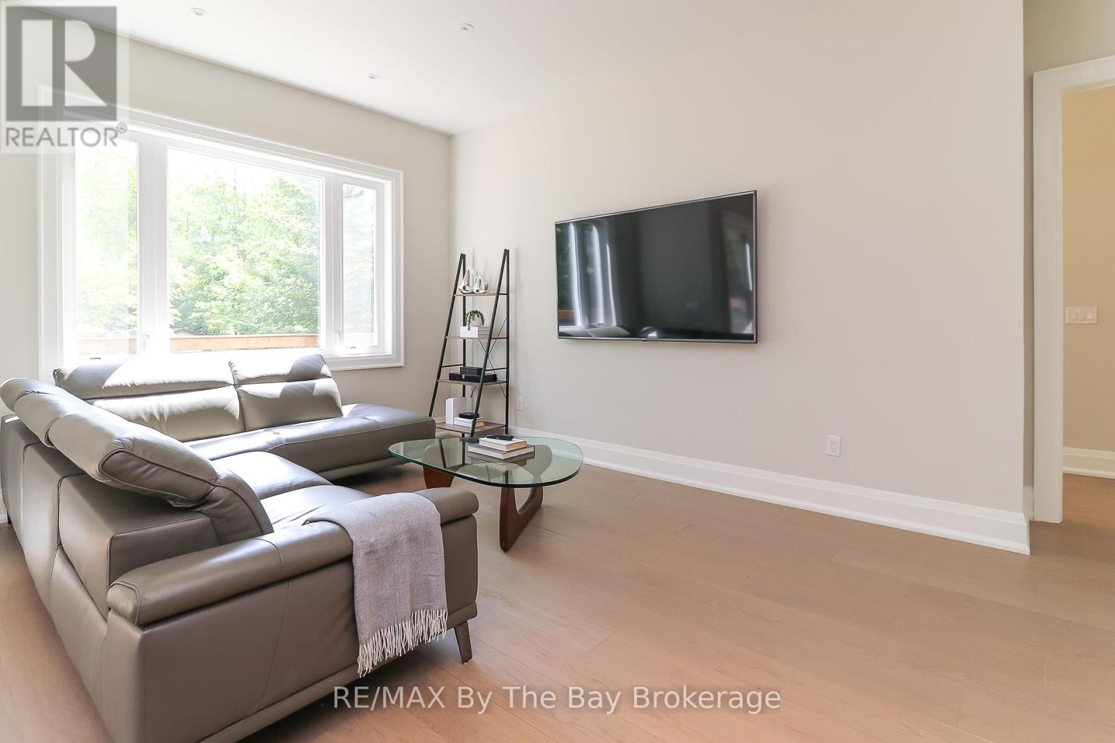 35 48th Street N, Wasaga Beach, Ontario  L9Z 1Y3 - Photo 12 - S12387687