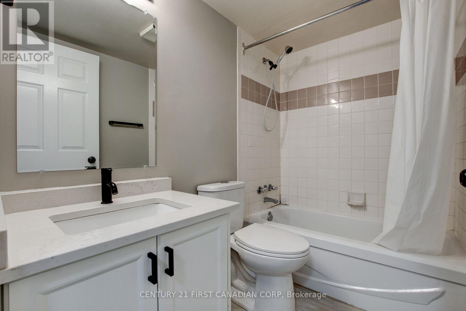203 - 155 Kent Street, London East, Ontario  N6A 5N7 - Photo 6 - X12388739