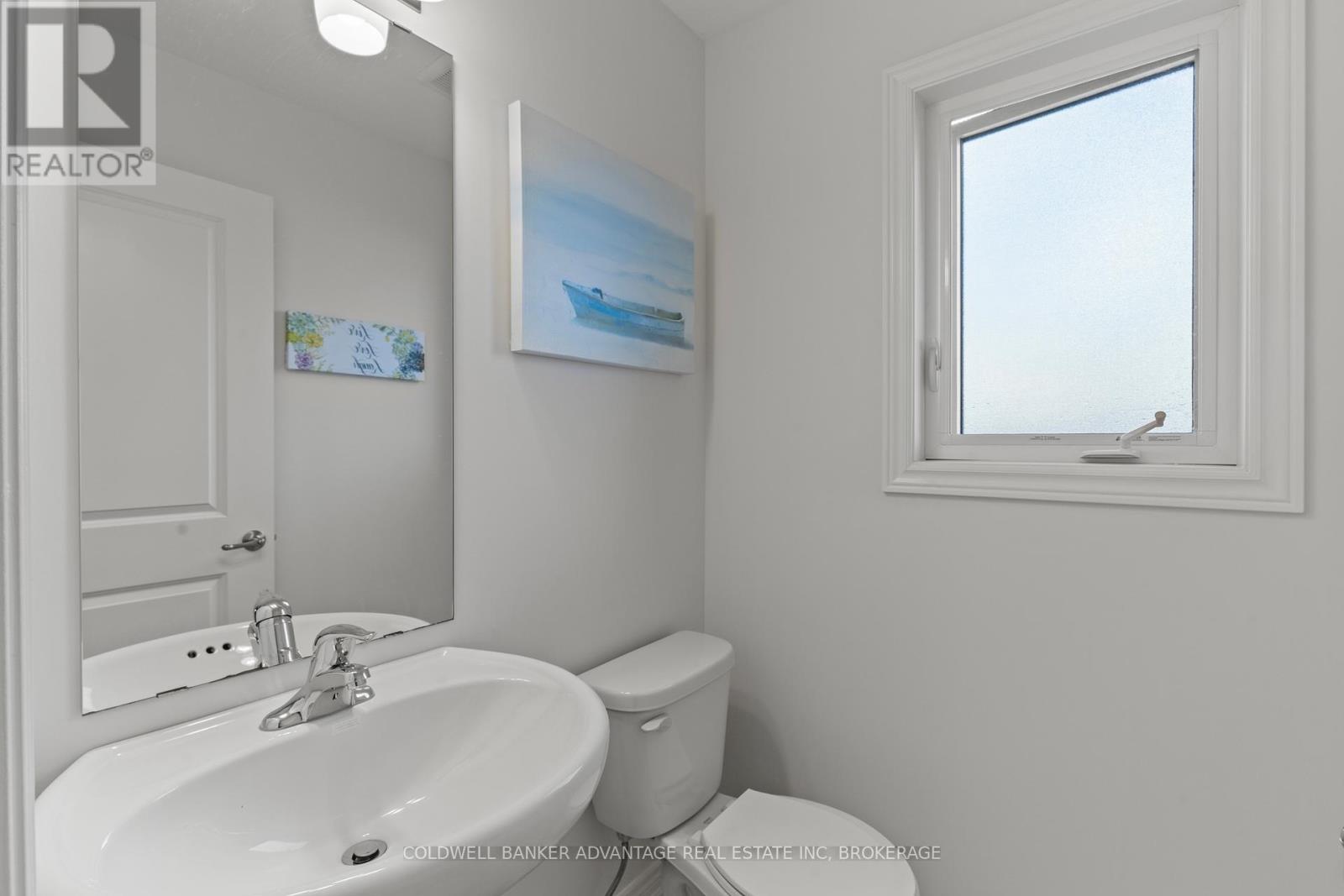 222 Heron Street, Welland, Ontario  L3C 0G7 - Photo 5 - X12390063