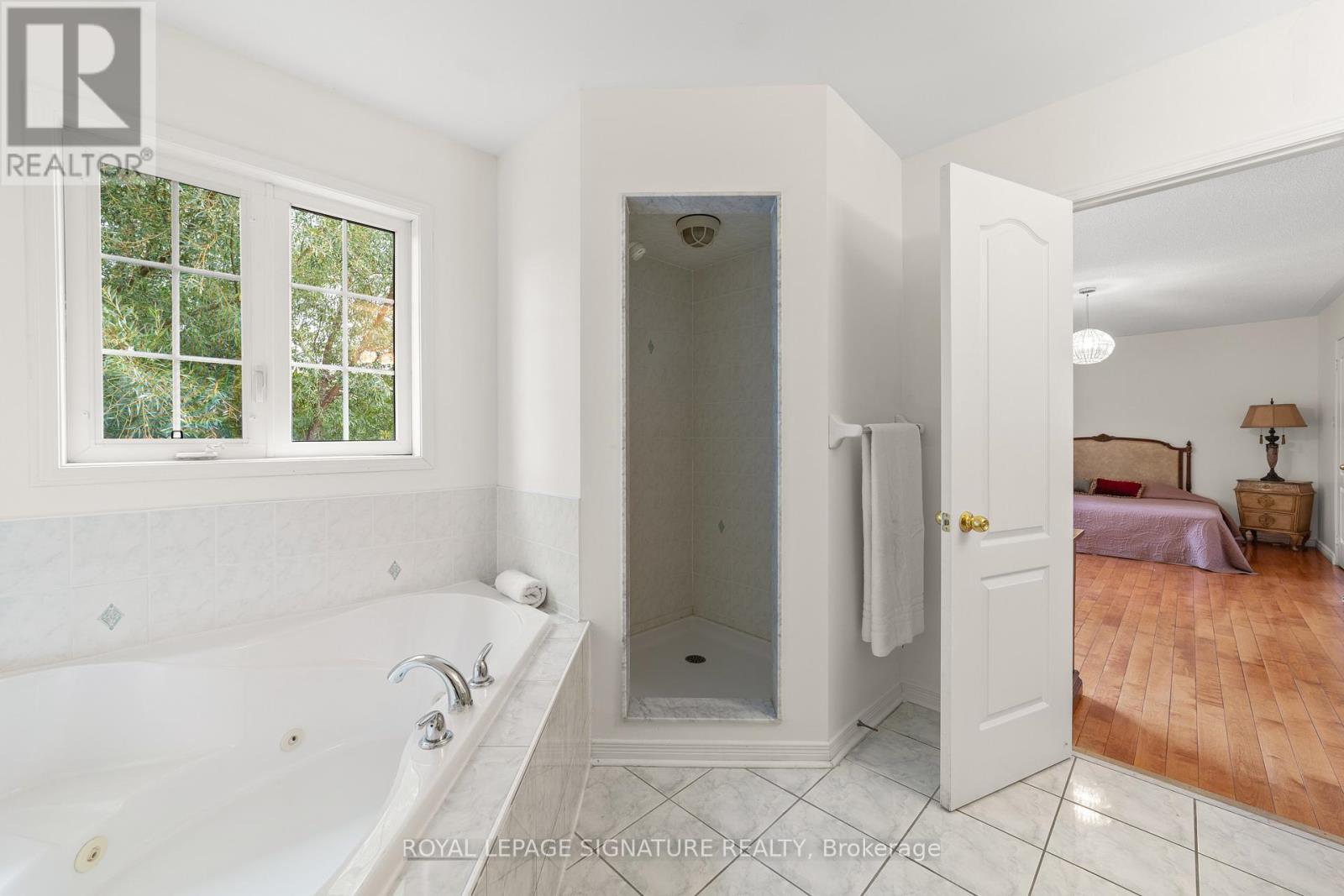 46 Trish Drive, Richmond Hill, Ontario  L4E 5C4 - Photo 25 - N12389833