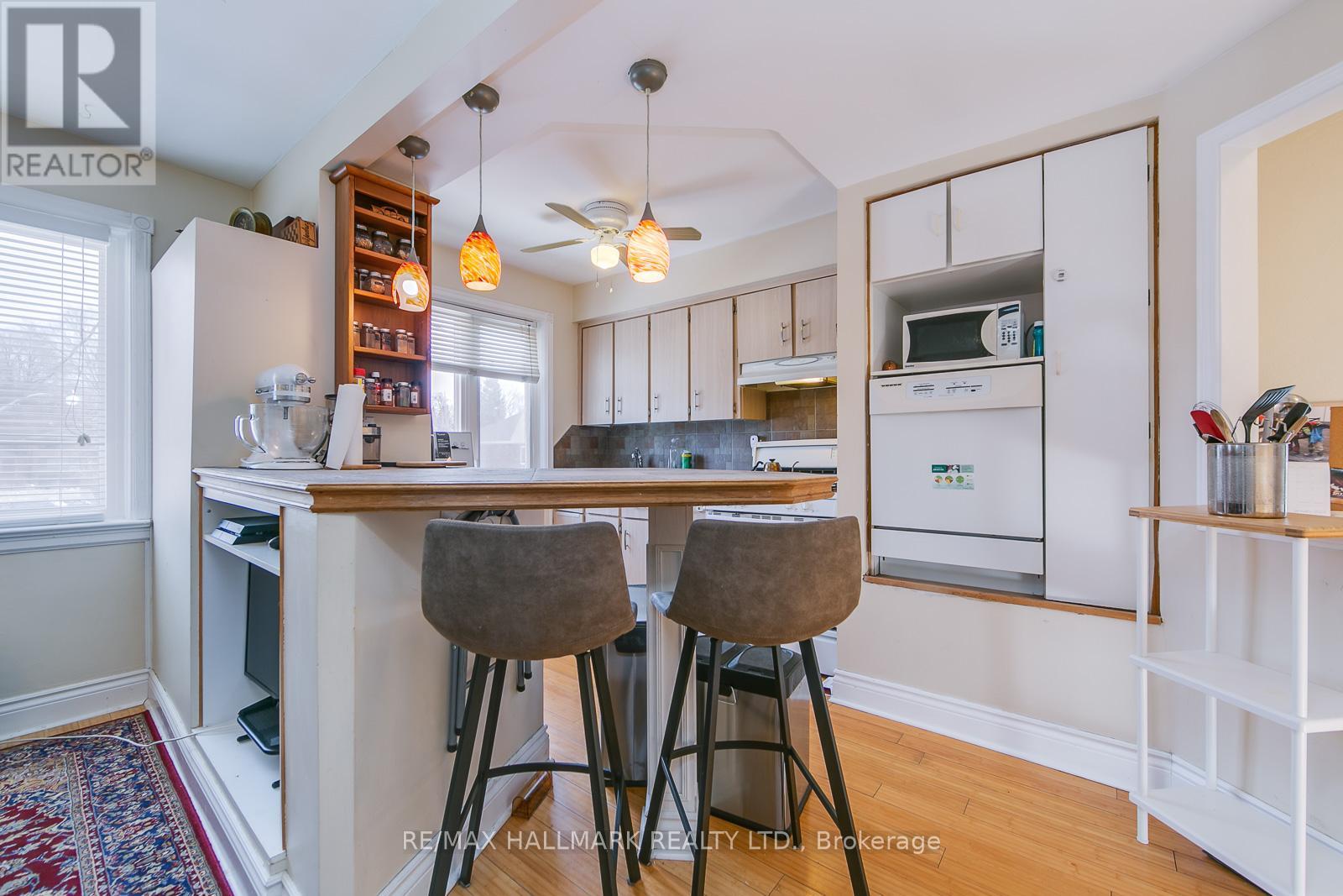 Upper - 96 Hertle Avenue, Toronto, Ontario  M4L 2T4 - Photo 4 - E12390046