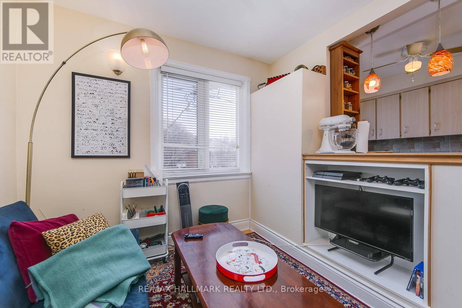 Upper - 96 Hertle Avenue, Toronto, Ontario  M4L 2T4 - Photo 8 - E12390046