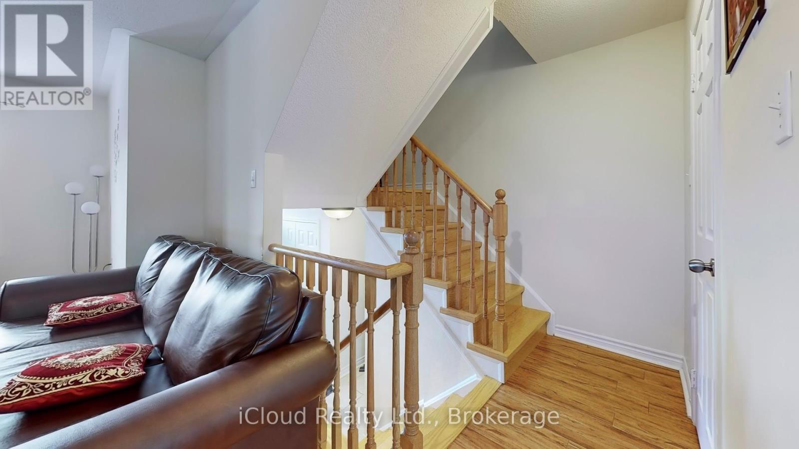 30 Village Green Lane, Bradford West Gwillimbury, Ontario  L3Z 3E7 - Photo 15 - N12390085