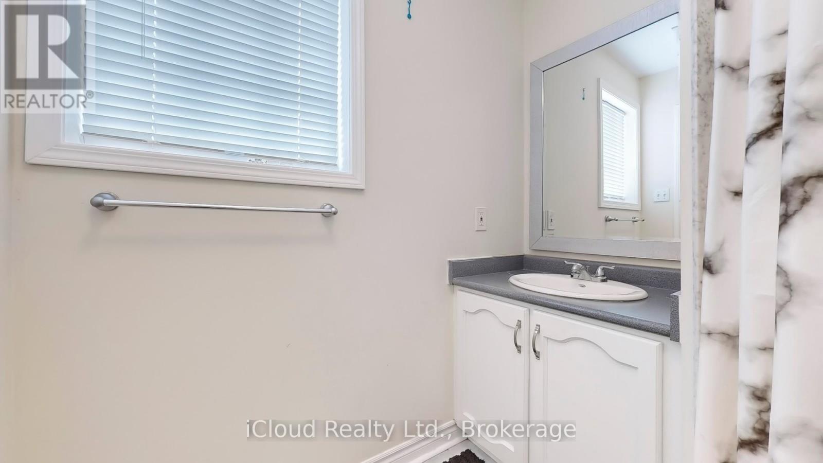 30 Village Green Lane, Bradford West Gwillimbury, Ontario  L3Z 3E7 - Photo 26 - N12390085