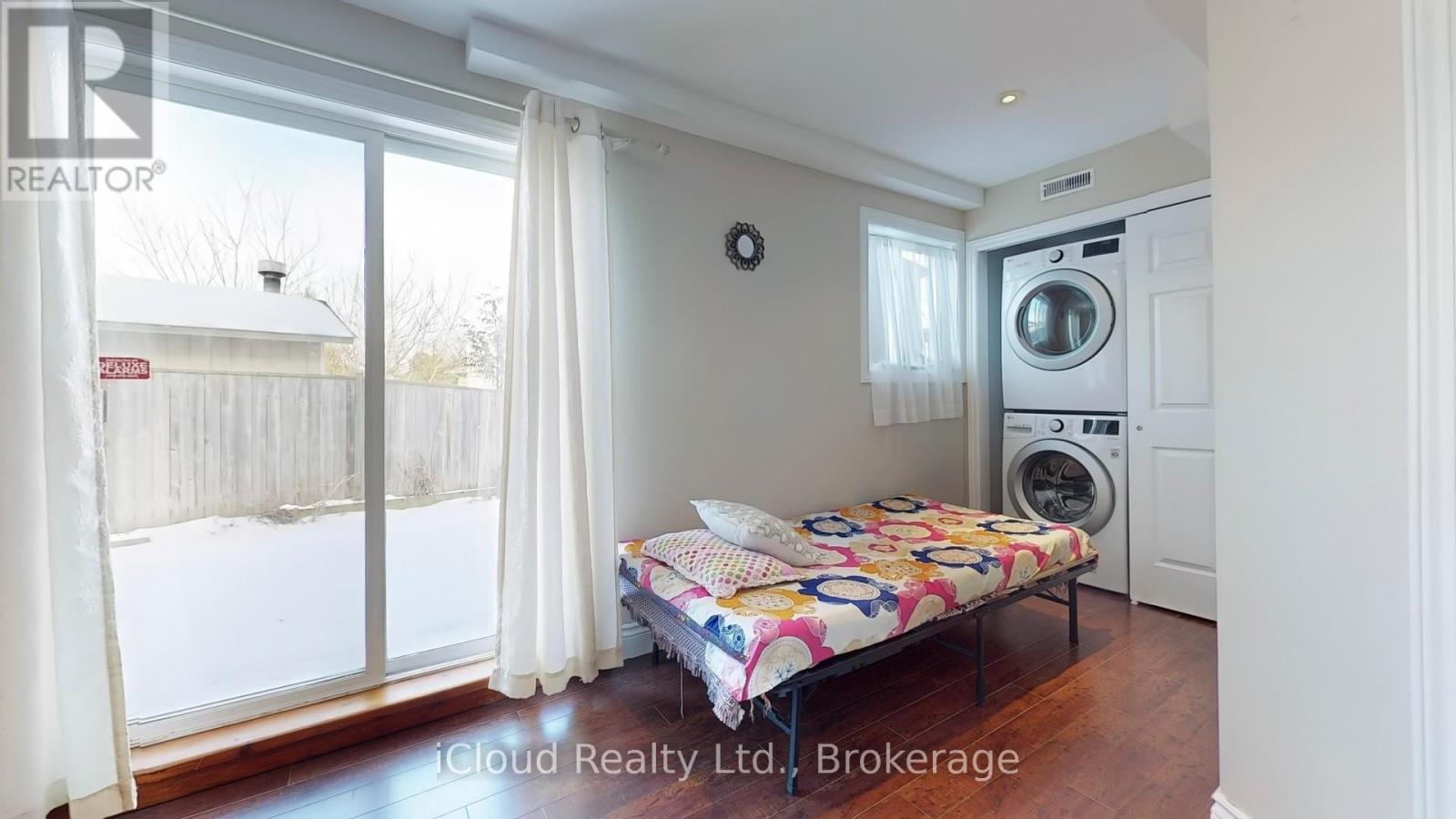 30 Village Green Lane, Bradford West Gwillimbury, Ontario  L3Z 3E7 - Photo 29 - N12390085