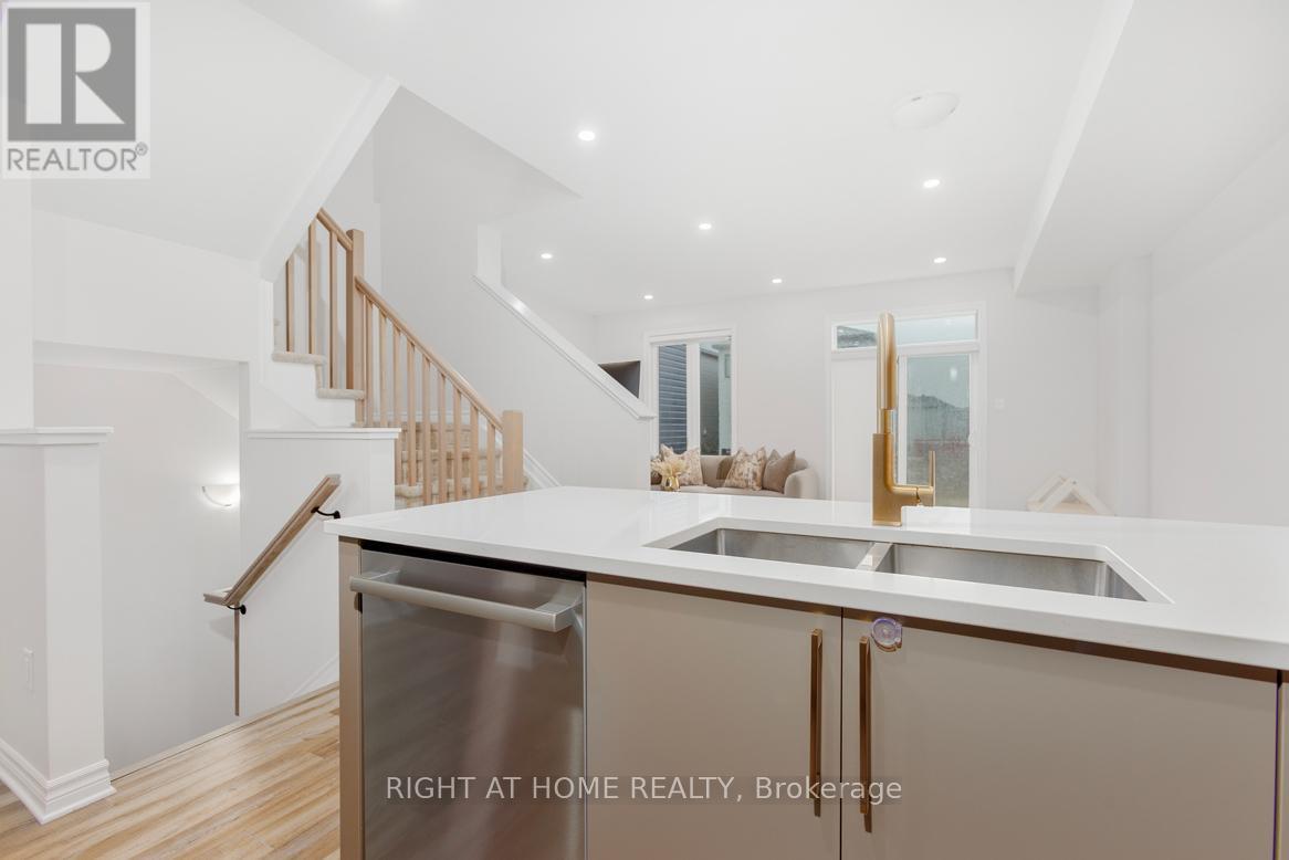 65 Esban Drive, Ottawa, Ontario  K1X 0H3 - Photo 7 - X12387900