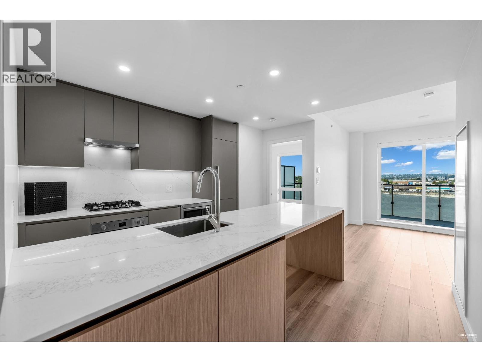 610 5593 NUMBER 3 ROAD, Richmond, British Columbia