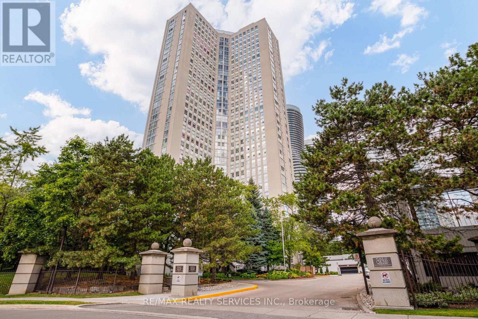 1508 - 3650 Kaneff Crescent, Mississauga, Ontario  L5A 4A1 - Photo 1 - W12390054