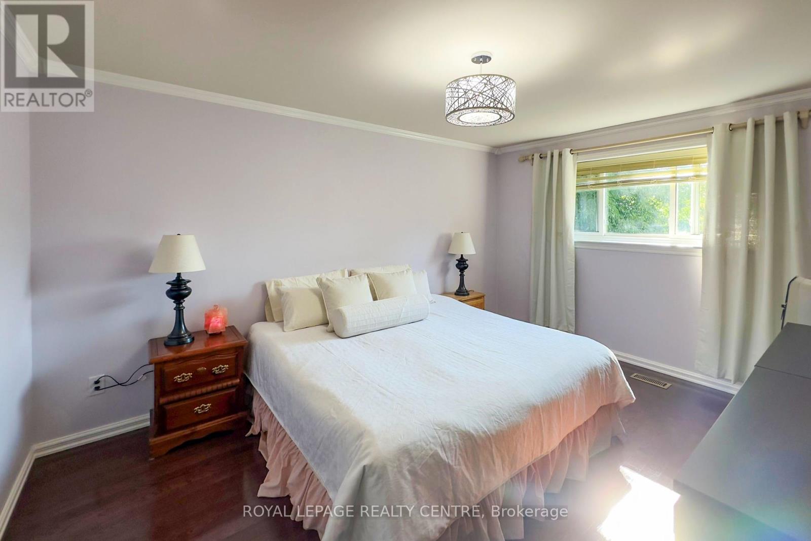 254 Louis Drive, Mississauga, Ontario  L5B 1Y9 - Photo 11 - W12390089