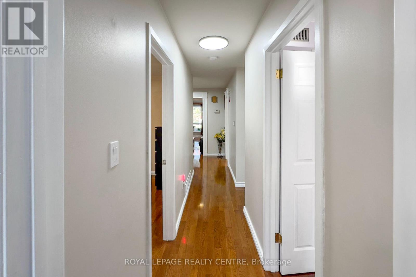 254 Louis Drive, Mississauga, Ontario  L5B 1Y9 - Photo 16 - W12390089