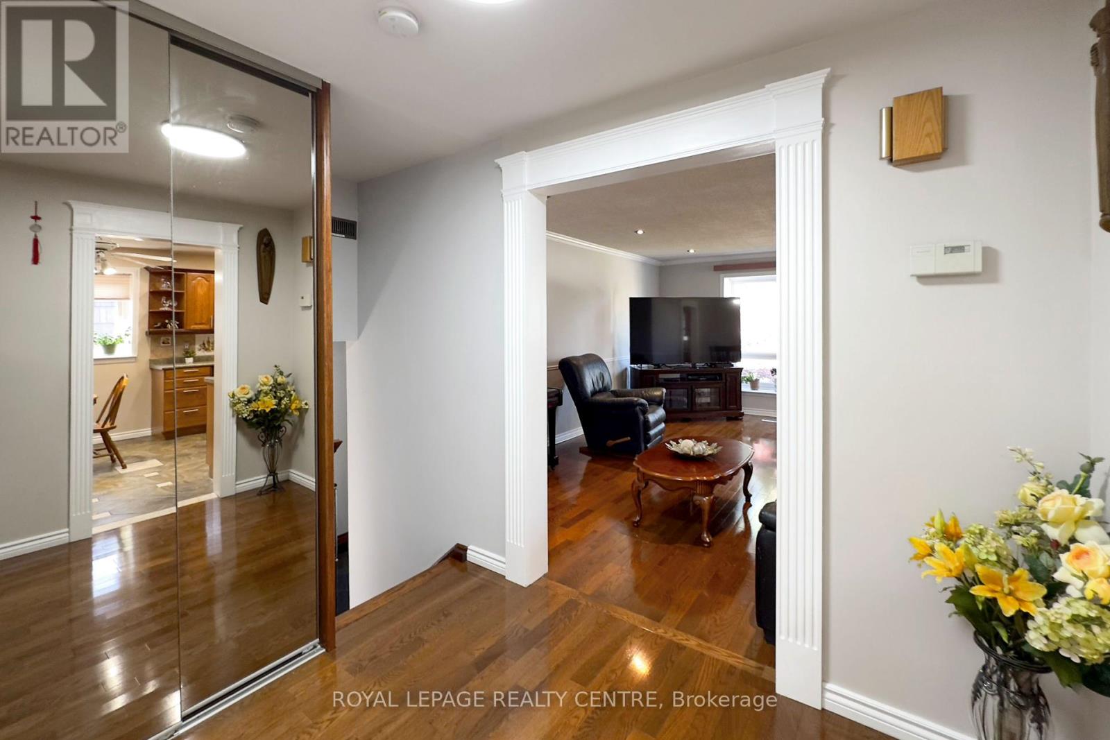 254 Louis Drive, Mississauga, Ontario  L5B 1Y9 - Photo 17 - W12390089