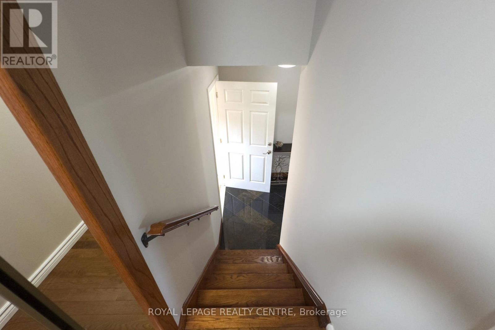 254 Louis Drive, Mississauga, Ontario  L5B 1Y9 - Photo 19 - W12390089