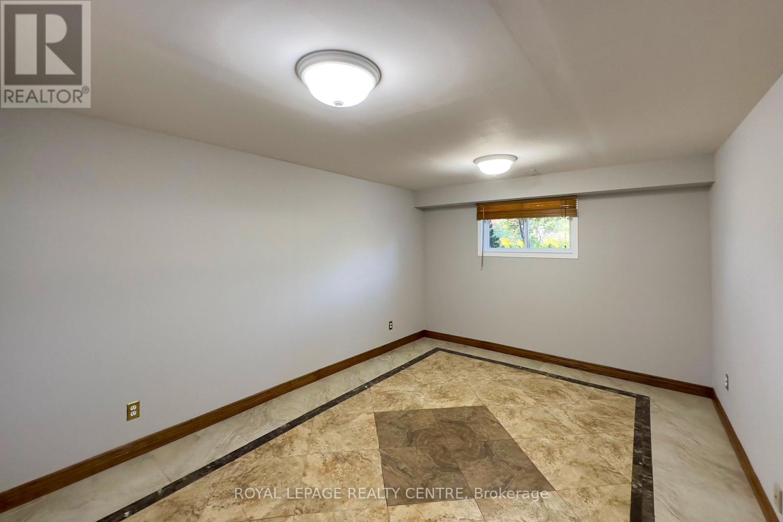254 Louis Drive, Mississauga, Ontario  L5B 1Y9 - Photo 22 - W12390089