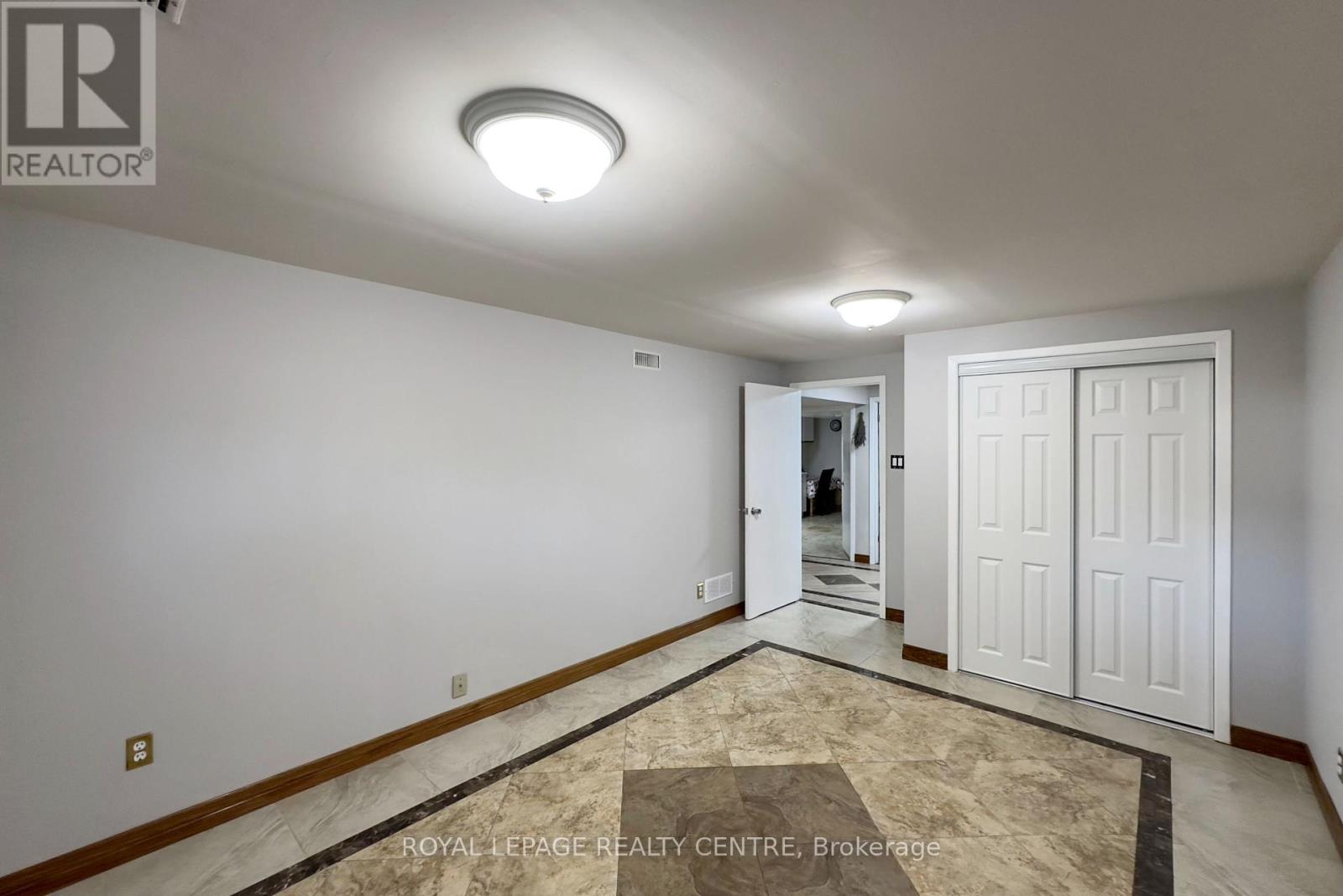 254 Louis Drive, Mississauga, Ontario  L5B 1Y9 - Photo 23 - W12390089