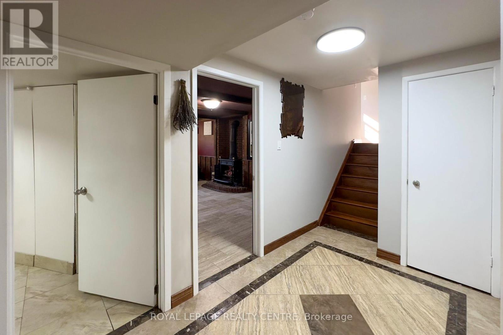 254 Louis Drive, Mississauga, Ontario  L5B 1Y9 - Photo 26 - W12390089