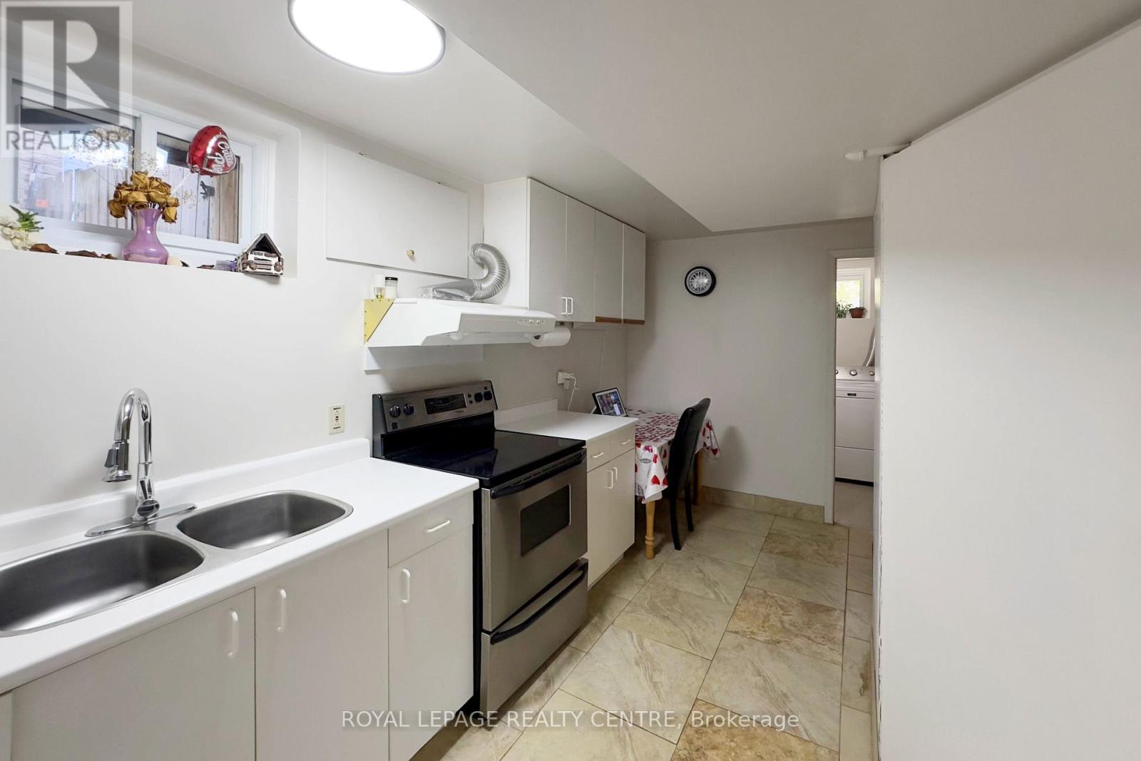 254 Louis Drive, Mississauga, Ontario  L5B 1Y9 - Photo 31 - W12390089