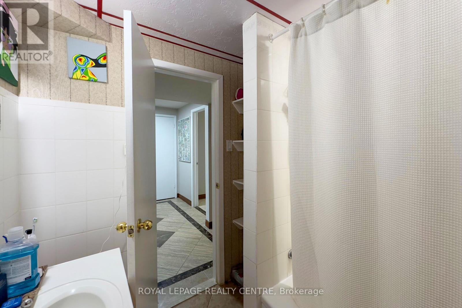 254 Louis Drive, Mississauga, Ontario  L5B 1Y9 - Photo 34 - W12390089
