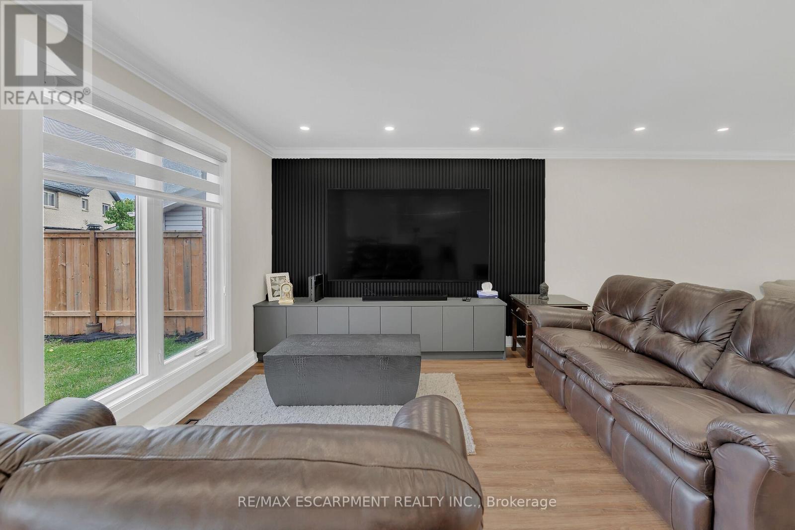 125 Valera Drive E, Hamilton (Stoney Creek), Ontario  L8E 4S9 - Photo 12 - X12390065