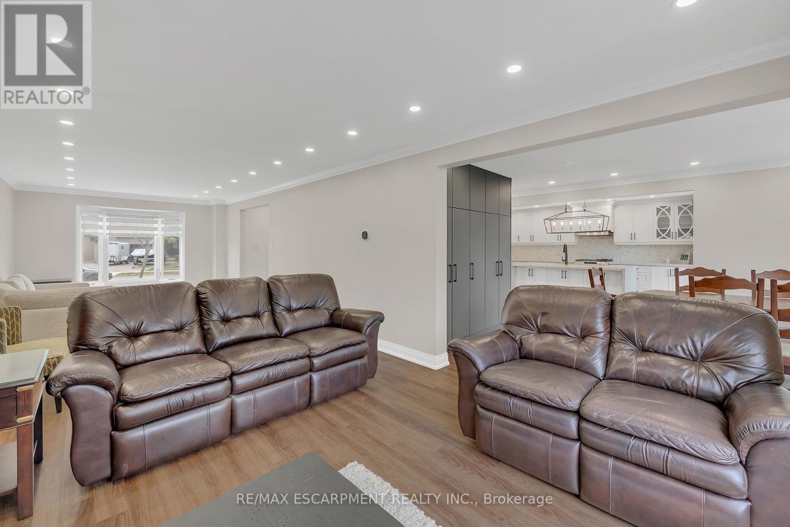 125 Valera Drive E, Hamilton (Stoney Creek), Ontario  L8E 4S9 - Photo 14 - X12390065