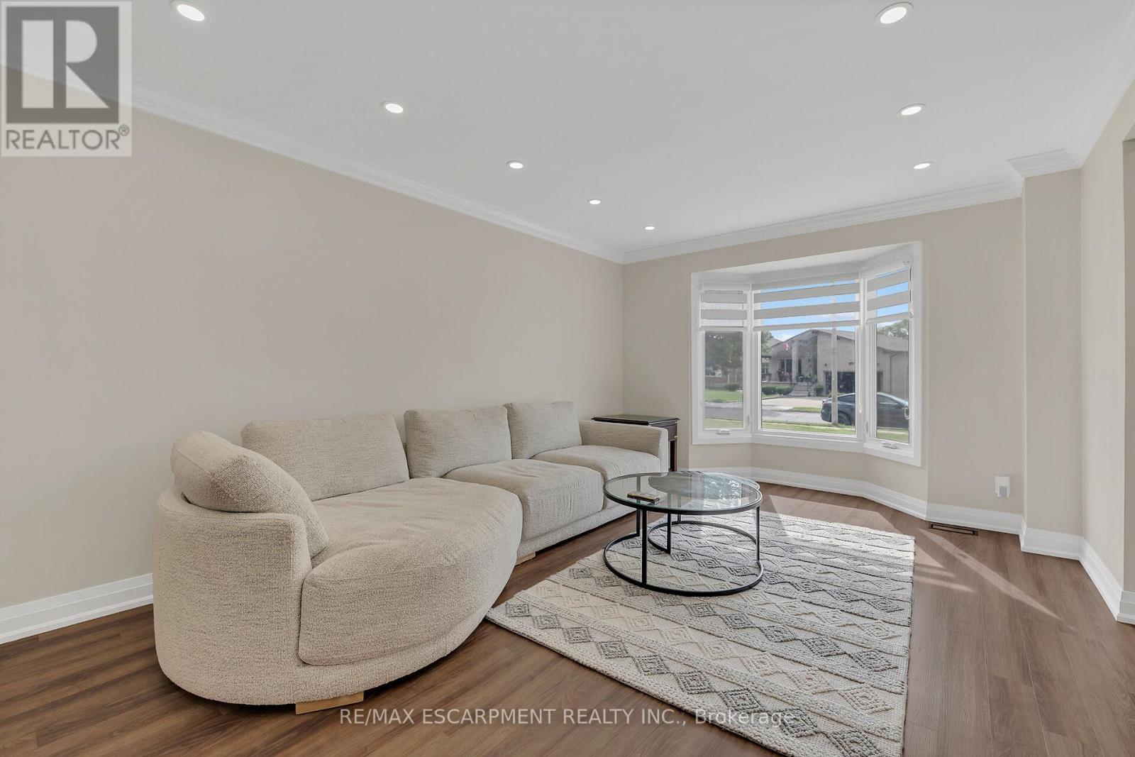 125 Valera Drive E, Hamilton (Stoney Creek), Ontario  L8E 4S9 - Photo 17 - X12390065