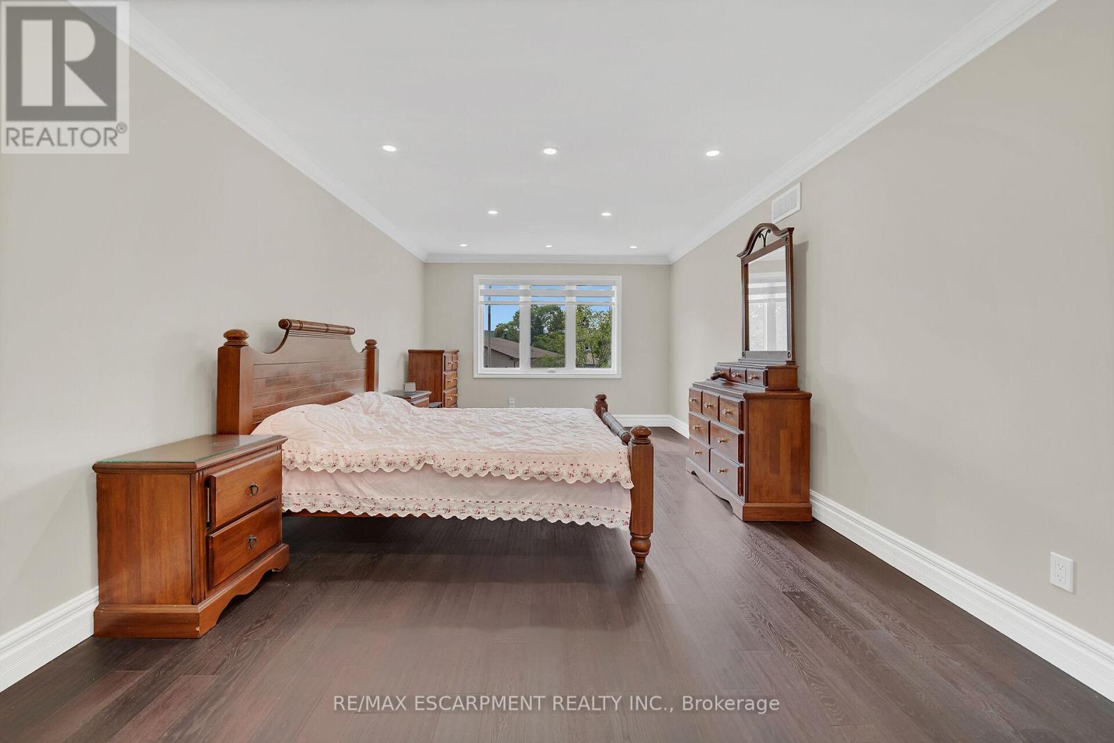 125 Valera Drive E, Hamilton (Stoney Creek), Ontario  L8E 4S9 - Photo 27 - X12390065