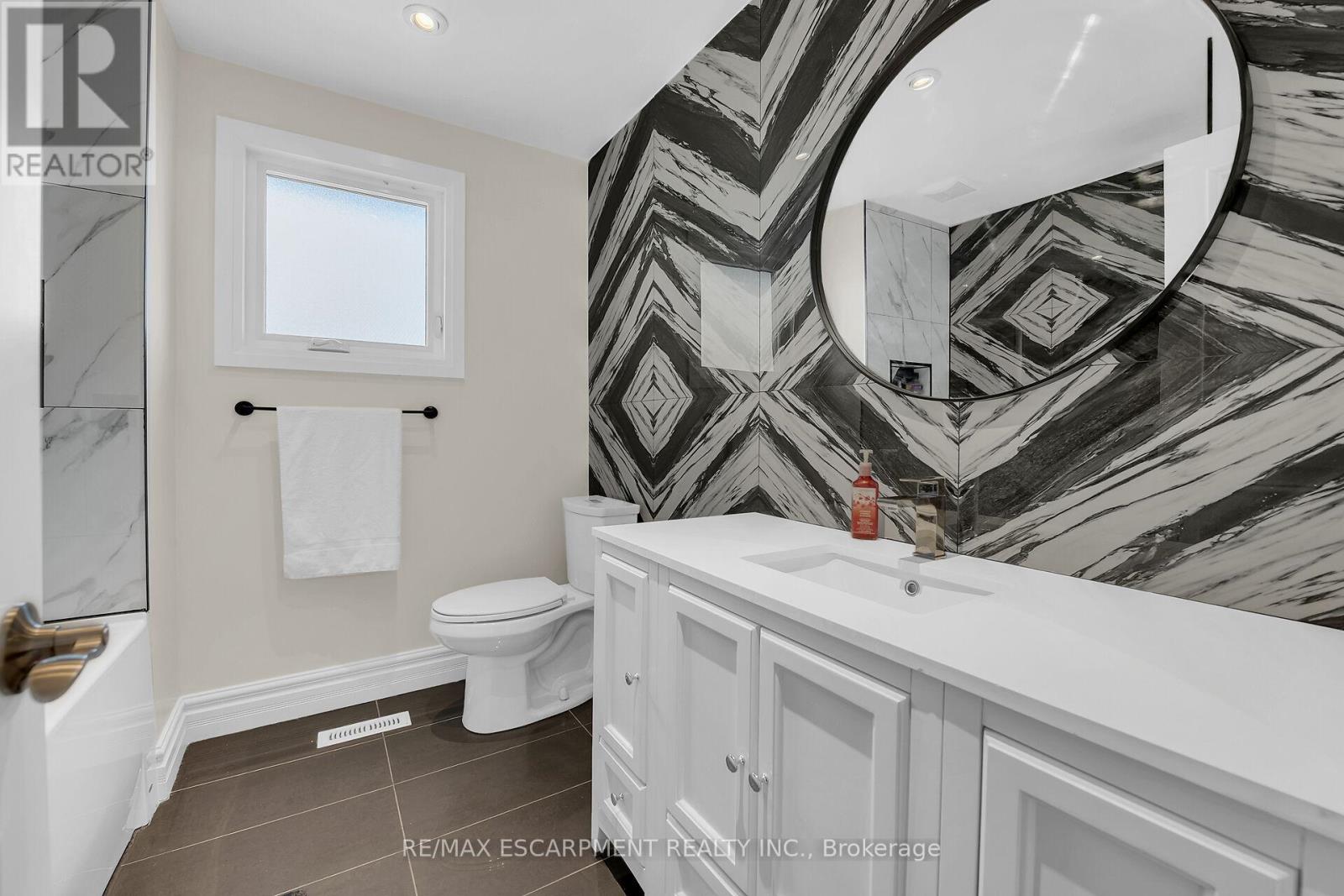 125 Valera Drive E, Hamilton (Stoney Creek), Ontario  L8E 4S9 - Photo 31 - X12390065