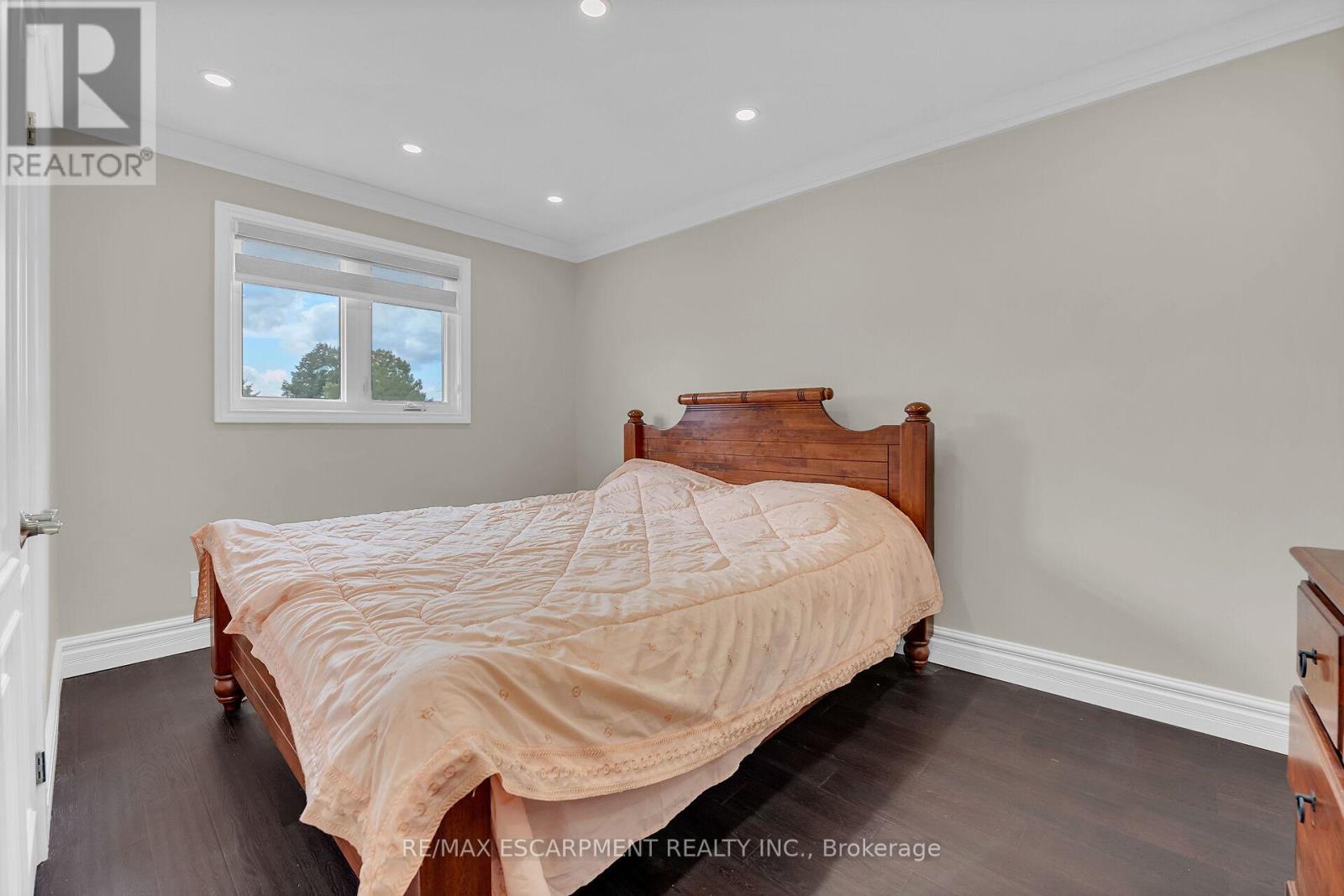 125 Valera Drive E, Hamilton (Stoney Creek), Ontario  L8E 4S9 - Photo 34 - X12390065