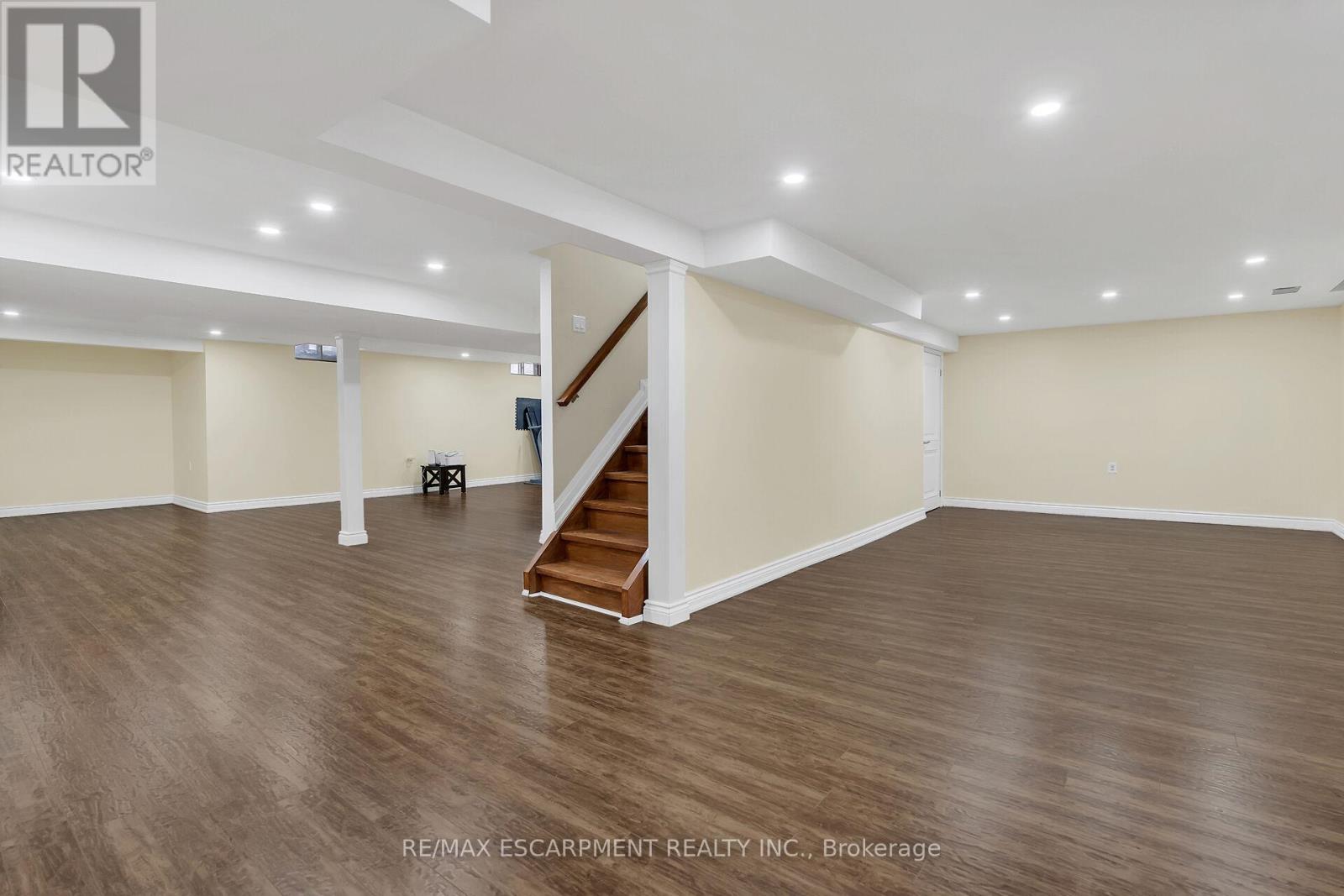 125 Valera Drive E, Hamilton (Stoney Creek), Ontario  L8E 4S9 - Photo 38 - X12390065