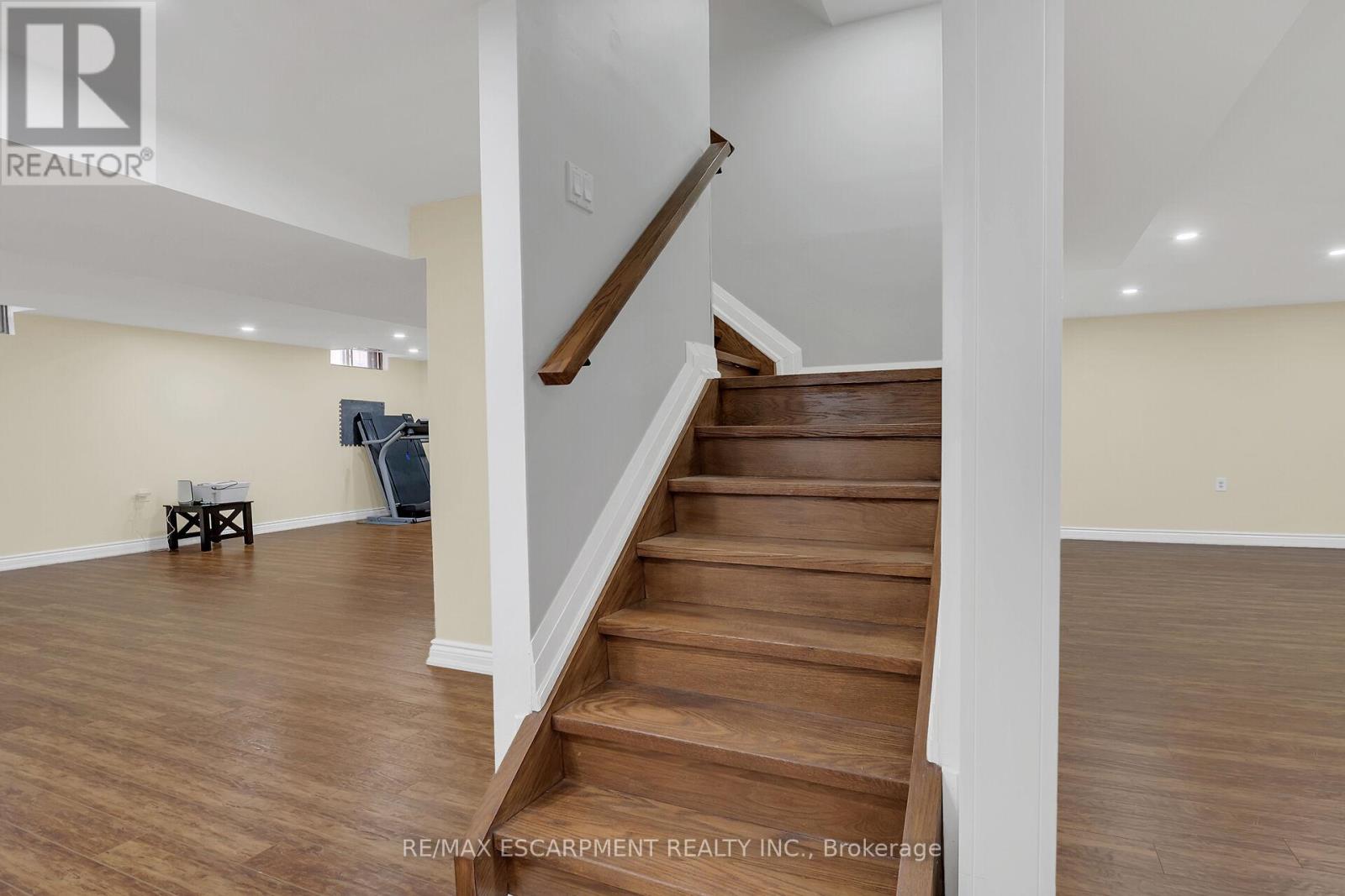 125 Valera Drive E, Hamilton (Stoney Creek), Ontario  L8E 4S9 - Photo 40 - X12390065