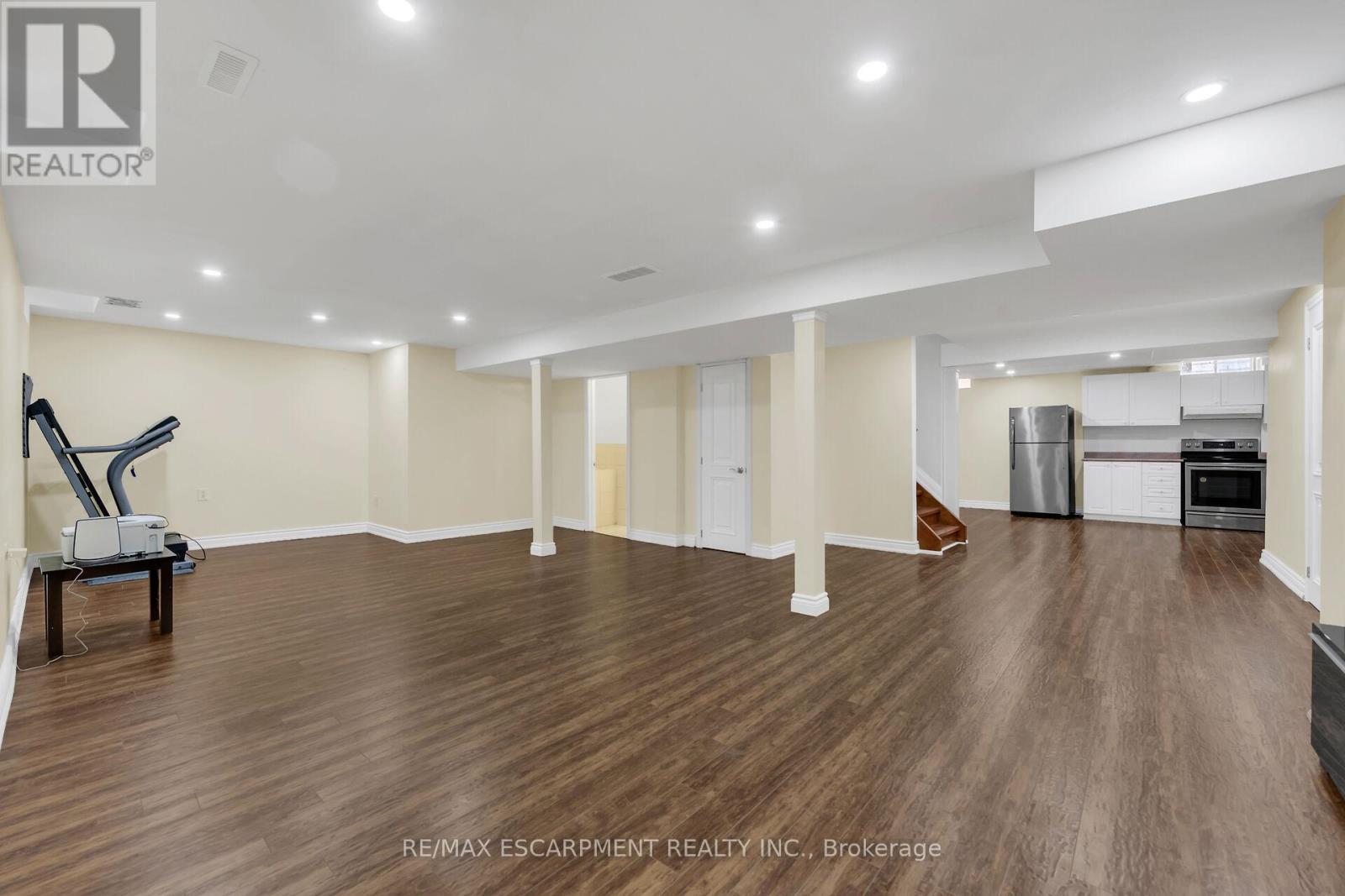 125 Valera Drive E, Hamilton (Stoney Creek), Ontario  L8E 4S9 - Photo 42 - X12390065