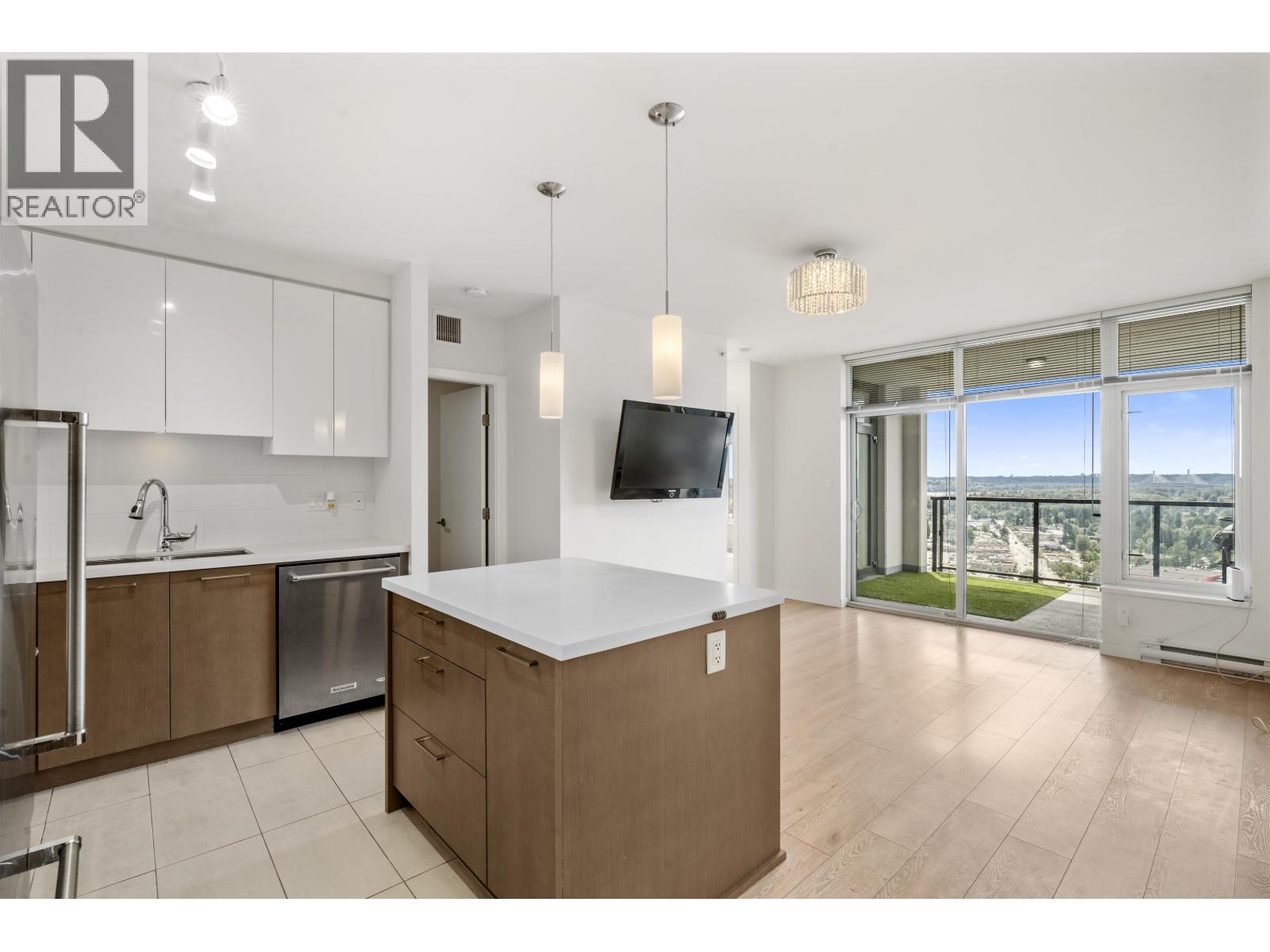 3205 3080 Lincoln Avenue, Coquitlam, British Columbia  V3B 0L9 - Photo 3 - R3045157