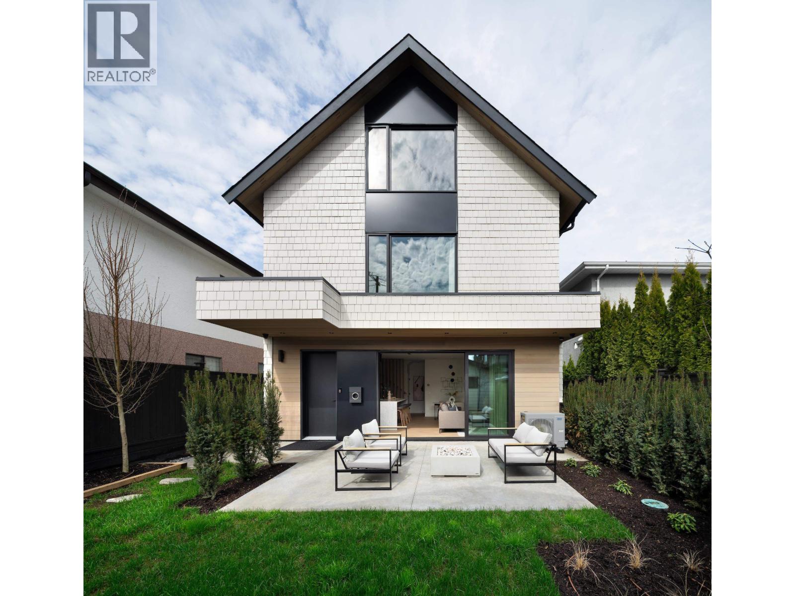 2 280 E 32 AVENUE, Vancouver, British Columbia