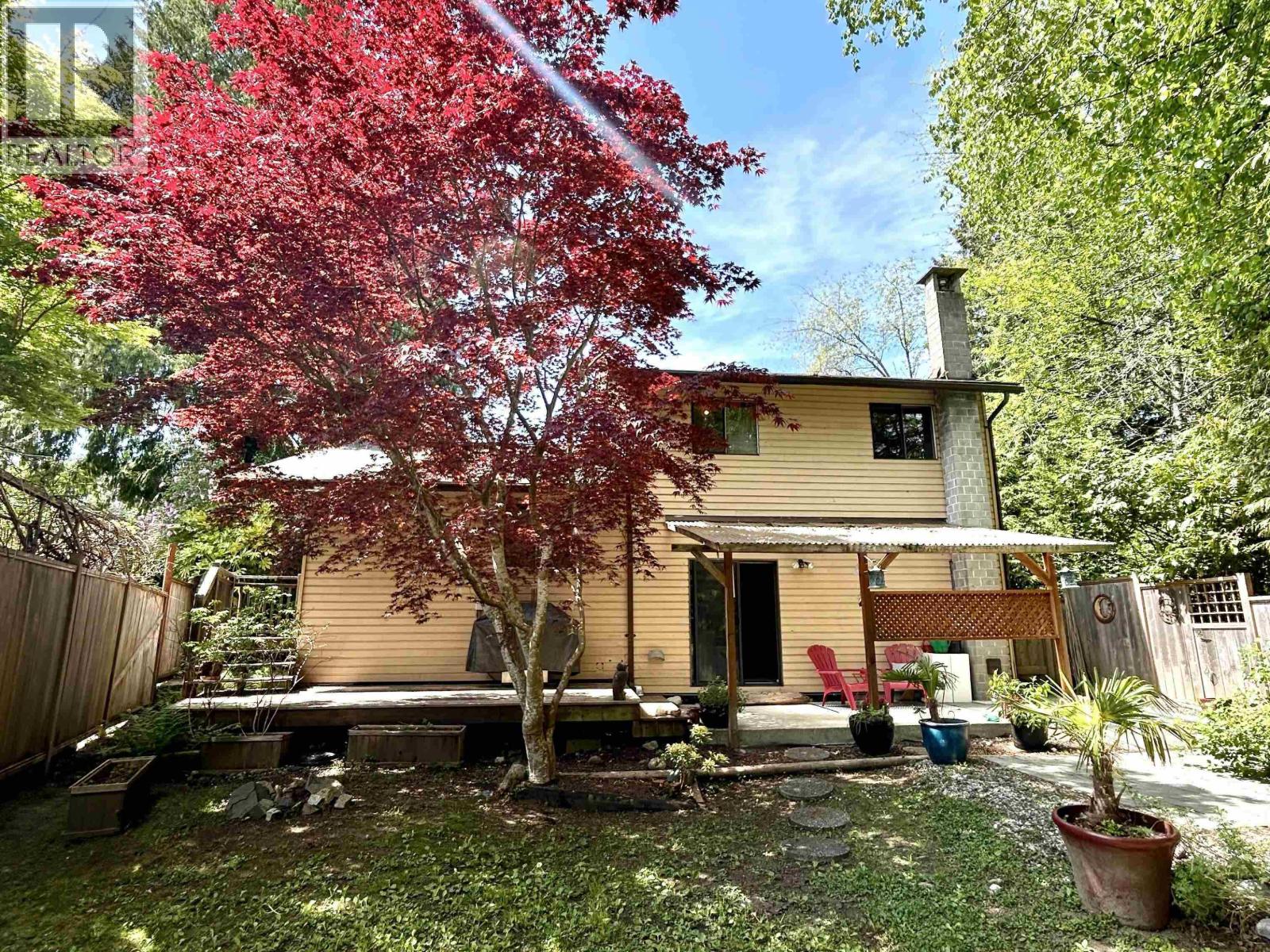 729 Maplewood Lane, Gibsons, British Columbia  V0N 1V8 - Photo 2 - R3027621
