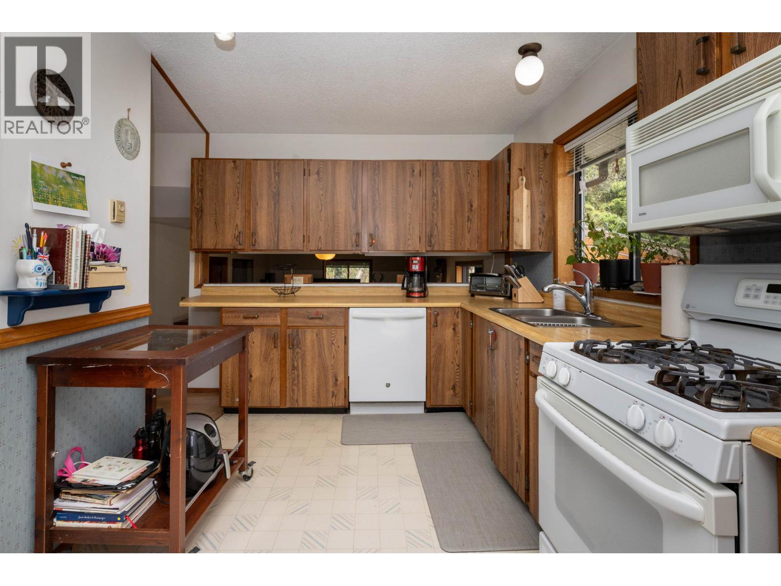 729 Maplewood Lane, Gibsons, British Columbia  V0N 1V8 - Photo 12 - R3027621