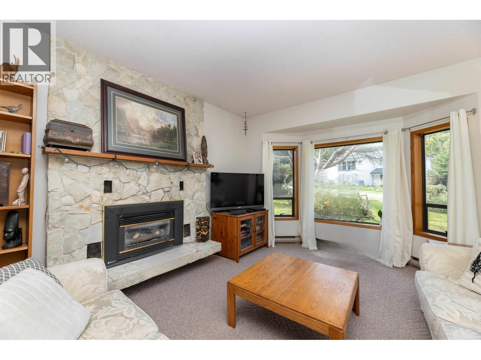 729 Maplewood Lane, Gibsons, British Columbia  V0N 1V8 - Photo 6 - R3027621
