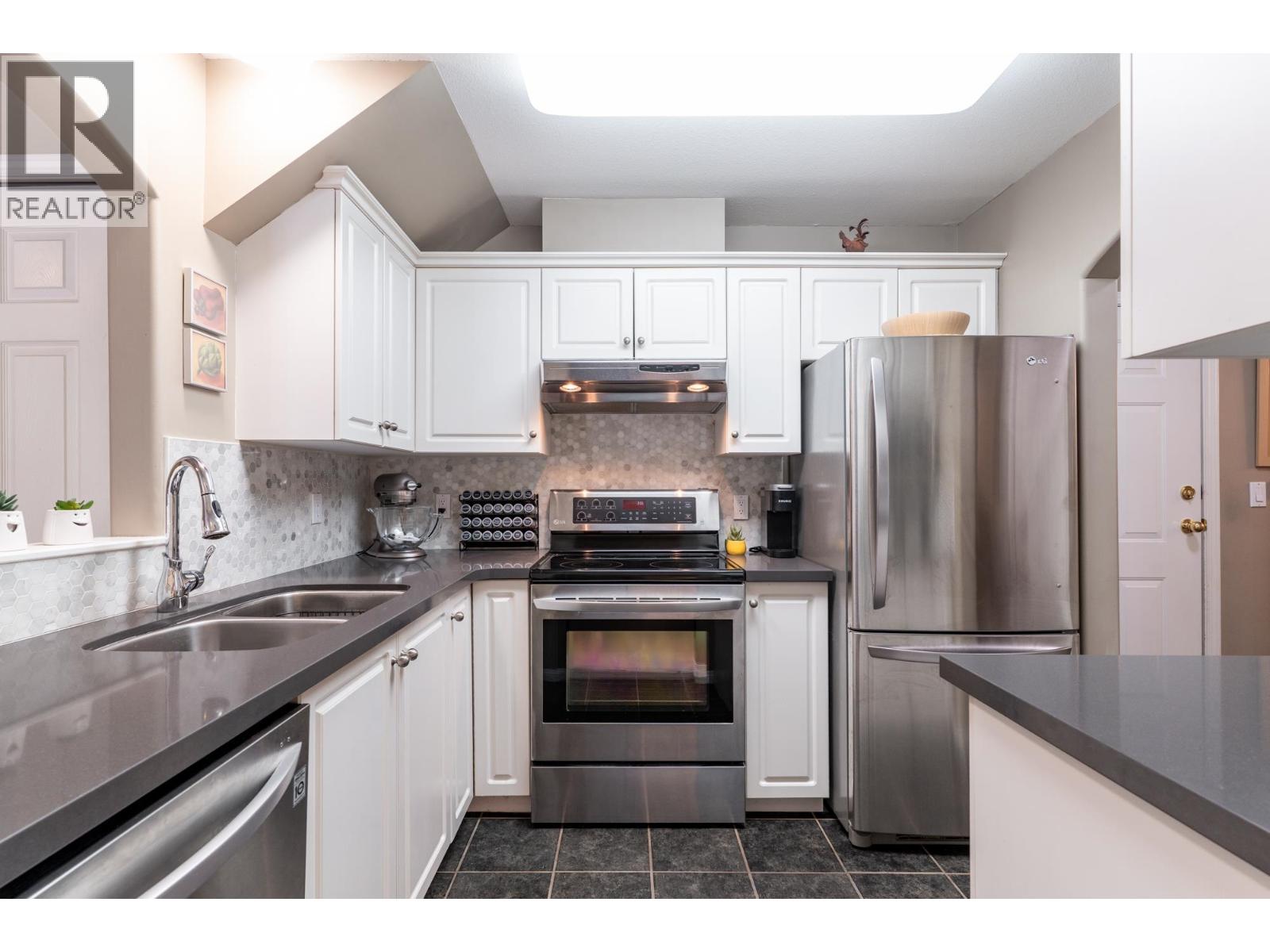 301 3128 Flint Street, Port Coquitlam, British Columbia  V3B 4J1 - Photo 9 - R3043522