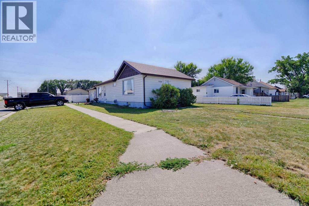 Property at 5064 42 Avenue image 3