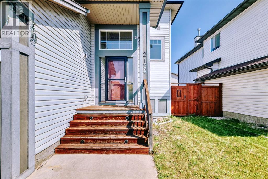 2128 Luxstone Boulevard Sw, Airdrie, Alberta  T4B 0C6 - Photo 3 - A2255240