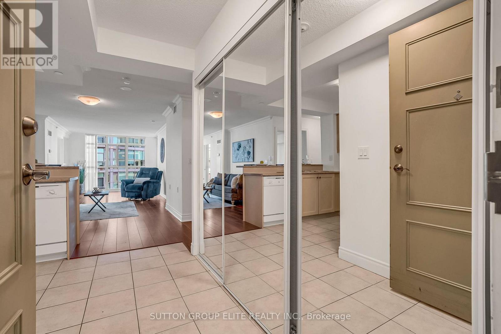 401 - 3 Marine Parade Drive, Toronto (Mimico), Ontario  M8V 3Z5 - Photo 8 - W12389431