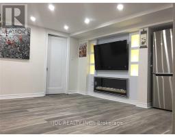 33 GLENSHEPHARD DRIVE, Toronto, Ontario