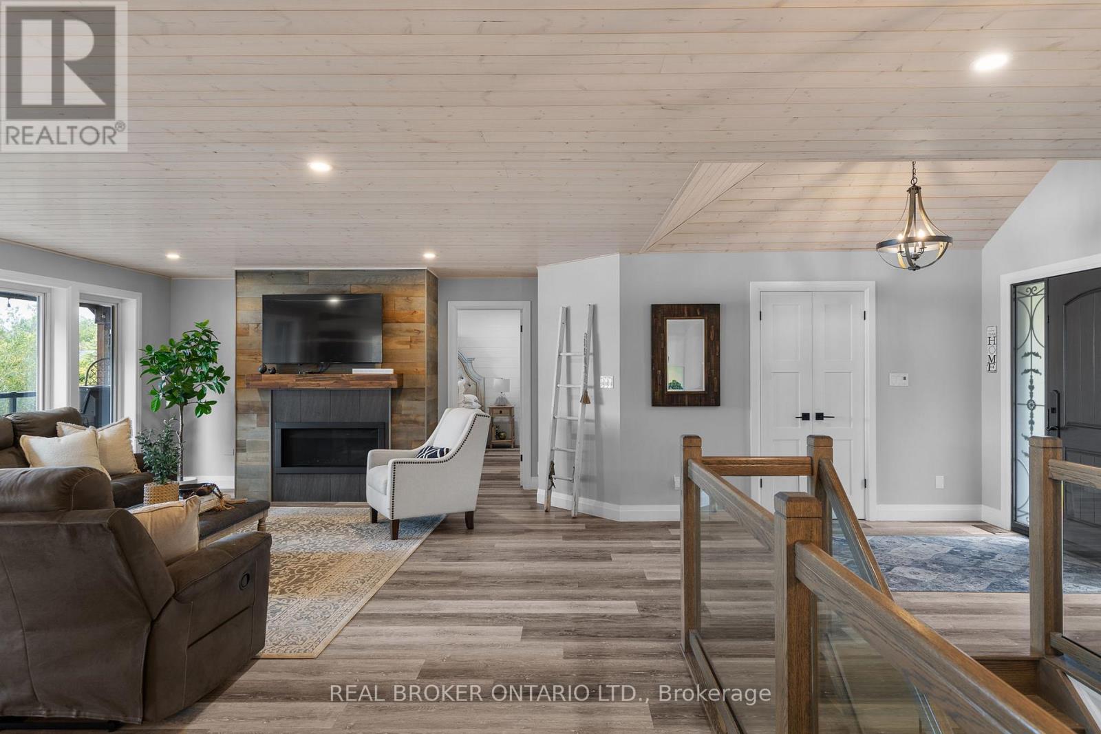 241 Eight Mile Point Road, Oro-Medonte, Ontario  L3V 6H1 - Photo 4 - S12390096