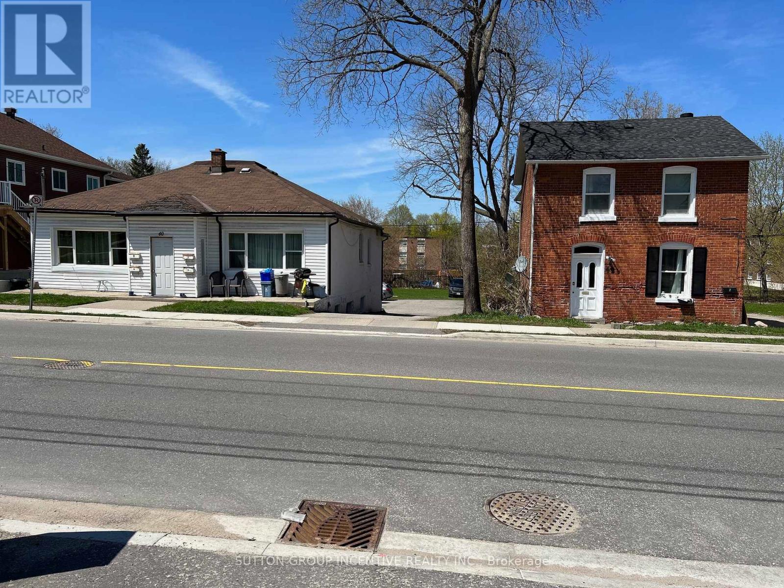 40, 42 Penetang Street, Barrie (Codrington), Ontario  L4M 1V6 - Photo 1 - S12390107