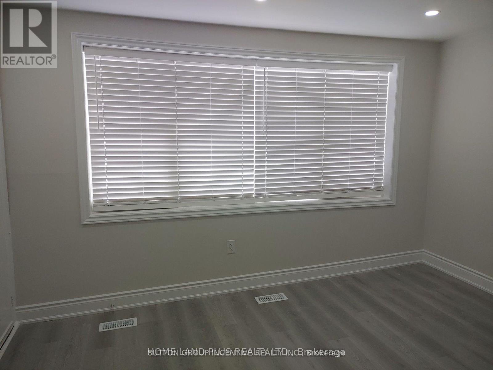 40, 42 Penetang Street, Barrie (Codrington), Ontario  L4M 1V6 - Photo 10 - S12390107