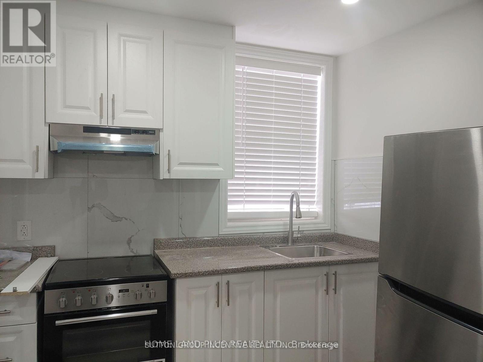 40, 42 Penetang Street, Barrie (Codrington), Ontario  L4M 1V6 - Photo 5 - S12390107