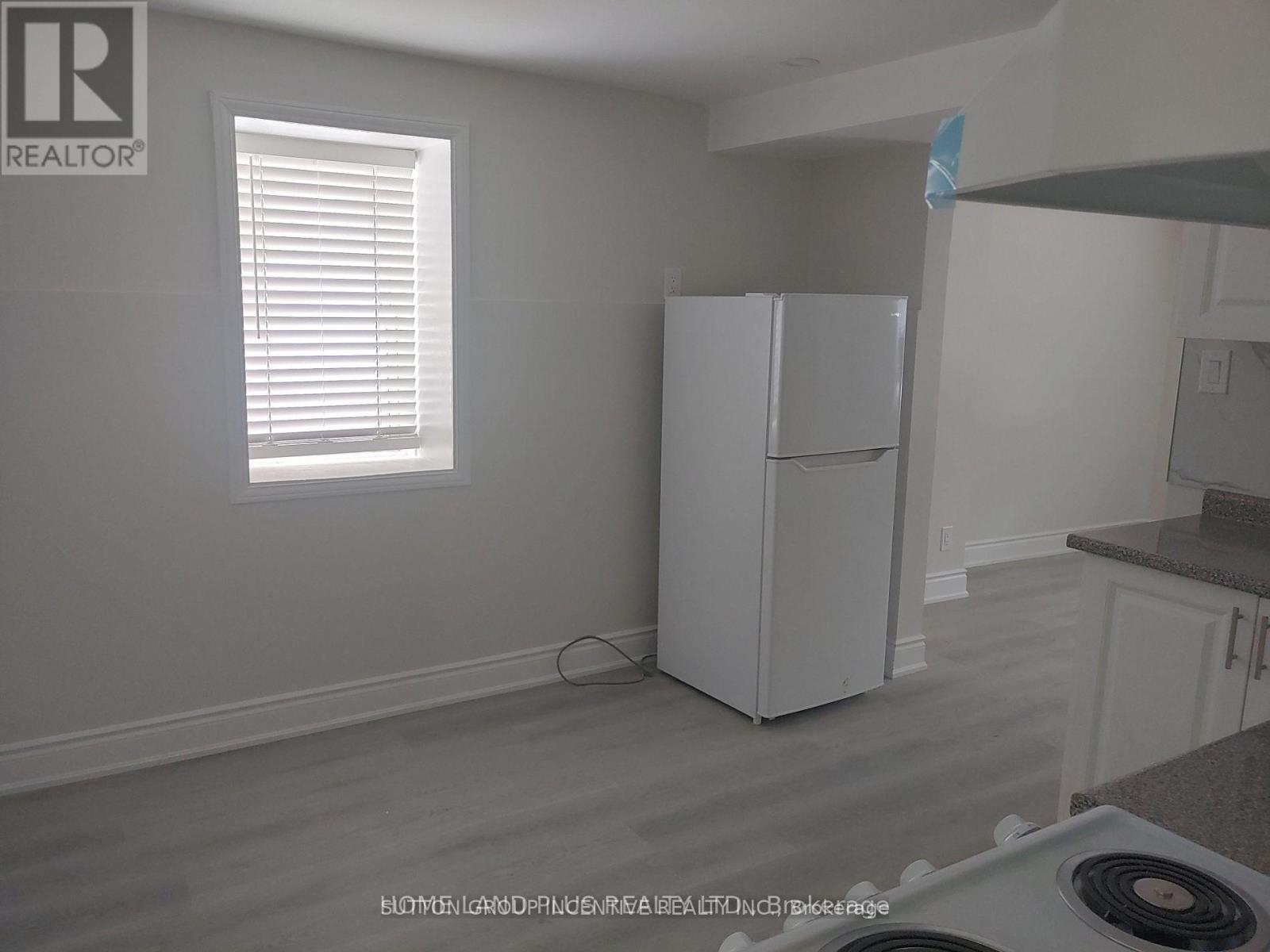 40, 42 Penetang Street, Barrie (Codrington), Ontario  L4M 1V6 - Photo 9 - S12390107