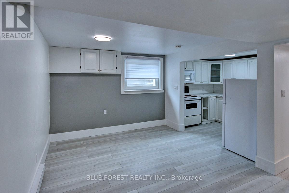 180 Ross Street, St. Thomas, Ontario  N5R 3Y3 - Photo 6 - X12365150